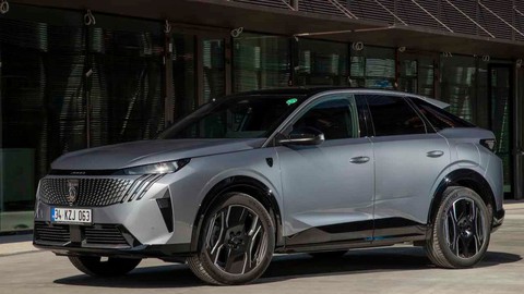 Yeni Peugeot E-408 için geri sayım başladı, tasarımı ile göz kamaştırıyor