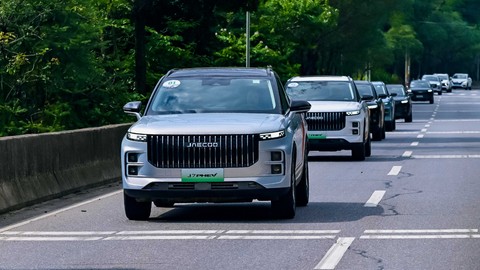 100 KM'de 3.3 lt yakıyor, bu otomobil yakıtı adeta kokluyor
