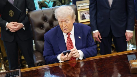 Donald Trump telefon işine giriyor!