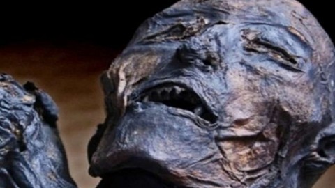300 yıllık ceset mangal kömürü sayesinde bozulmadı!