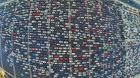 Buyrun Pekin trafiğine! 50 şeritli yol kilitlendi!