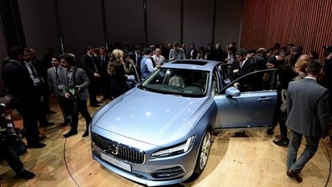 Volvo S90 Detroit'te parladı