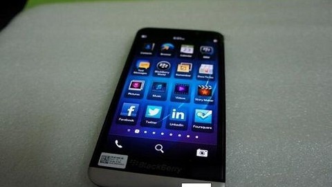 BlackBerry Z30 videoda kendini kendi gösterdi