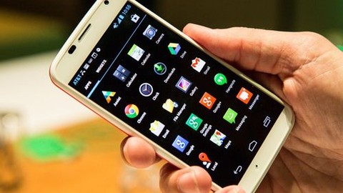 Moto X indirime giriyor