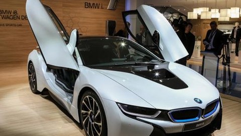 2015 model BMW i8 modeliyle tanışın