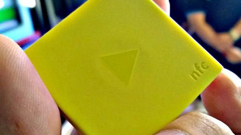 Nokia'dan iPod Shuffle'vari akıllı bir MP3 çalar geldi!