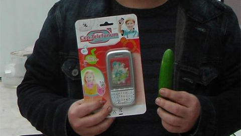 iPhone siparişi verdi, Salatalık geldi!