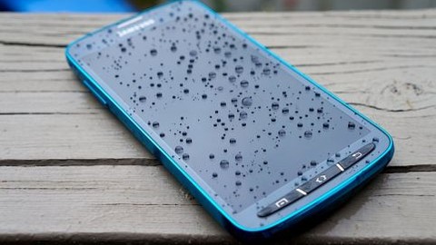 Galaxy S4 Active'in üzerinden otobüs geçti! Peki ya sonuç?