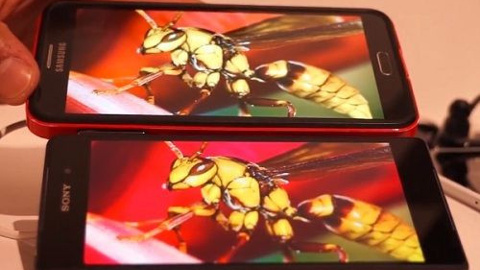 Xperia Z2 ve Galaxy Note 3'ün ekranı karşılaştırıldı [video]