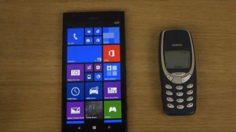 Nokia Lumia 1520 ile Nokia 3310 karşı karşıya gelirse ne olur? (Video)