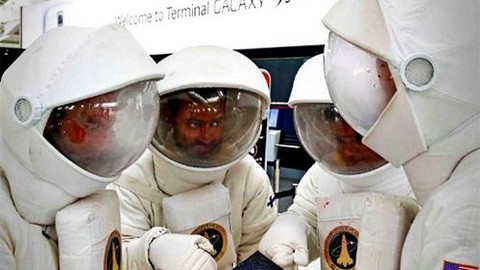 Microsoft, Samsung'un 'Galaxy 5 Terminal'ine troll astronot gönderdi