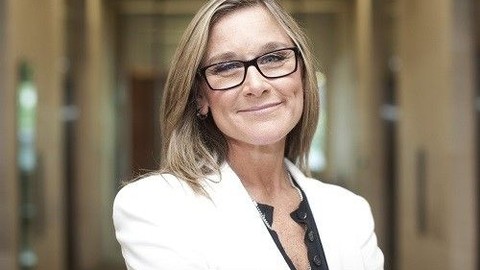 Apple Satış Şefi Angela AHRENDTS oldukça umutlu konuştu