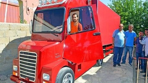 Murat 131 parçalarından tır yaptı!
