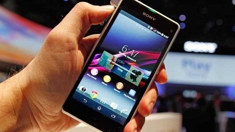 Xperia Z3 Compact bir kez daha en güçlü mini olacak