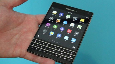 Kare tasarımlı BlackBerry Passport cebe sığacak mı?