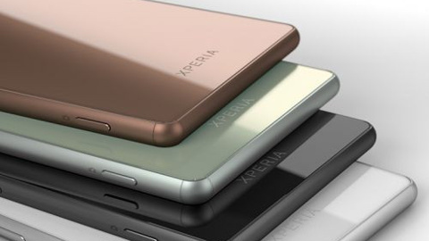 Bakır renkli Xperia Z3 ve SmartBand Talk yan yana
