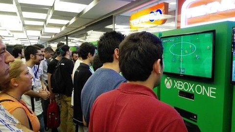 Microsoft Xbox One'a yoğun ilgi şaşırttı