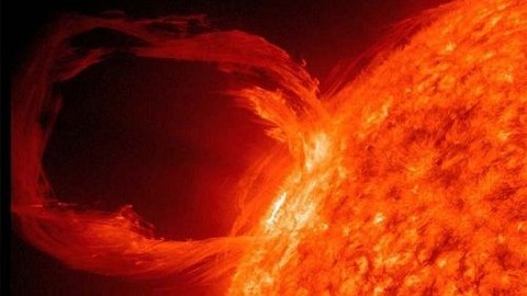 Güneşteki patlama tüm cihazları etkileyebilir!