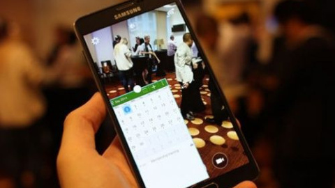 Samsung Galaxy Note 4'ün çoklu görev (Multitasking) yetenekleri sergilendi! [Video]