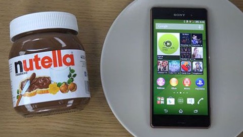 Bükme testlerini unutun! Xperia Z3'e çikolatalı ve kolalı test (Video)