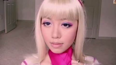 İşte Youtube'da izlenme rekorları kıran Barbie makyajı videosu