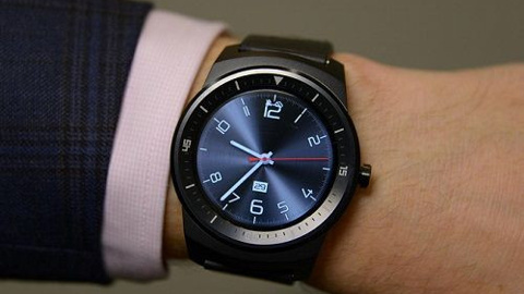LG G Watch R, Google Play'de listelendi