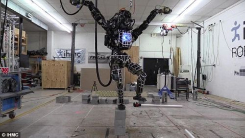 İşte Google'ın eşsiz robotu Karate Çocuk! (Video)