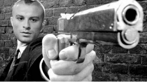 Gökhan Töre'nin silah tutkusuyla dalga geçen capsler
