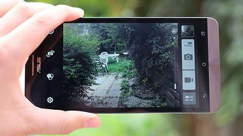 Asus'tan çift kameralı telefon geliyor