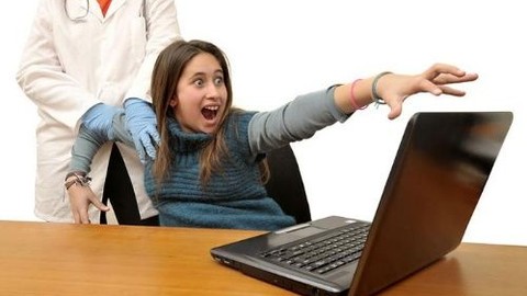 İnternet bağımlılığından kurtulmak için elini bileğinden kesti!