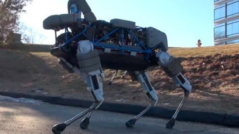 Boston Dynamics robot köpek Spot'u tanıttı [Video]