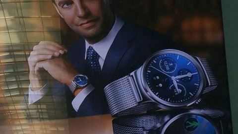 Huawei'in MWC 2015'te açıklayacağı akıllı saat kameralara yakalandı