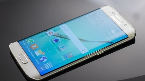Samsung, Galaxy Note 5 Edge öncesi kavisli ekrana sahip yeni bir telefon duyurabilir