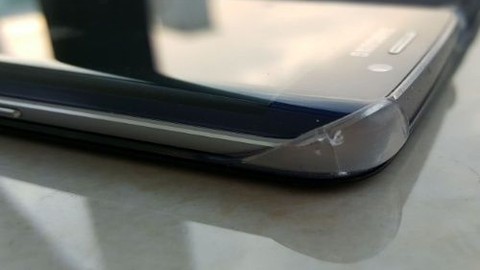 Samsung'un Galaxy S6 modelleri için ürettiği Clear View kılıfları sıfır kaliteli çıktı!