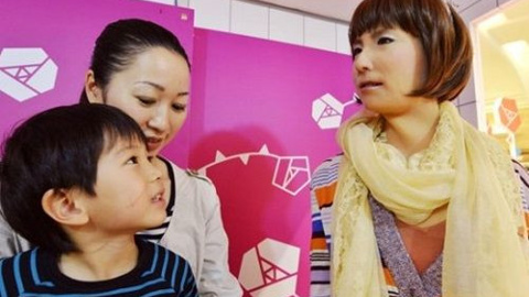 Robot Minami mağazada işe başladı