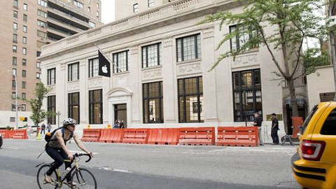 Apple, 100 yıllık bir bankayı Apple Store’a dönüştürdü