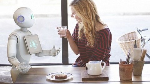 Dünyanın duyguları anlayabilen ilk robotu Pepper satışa çıktı
