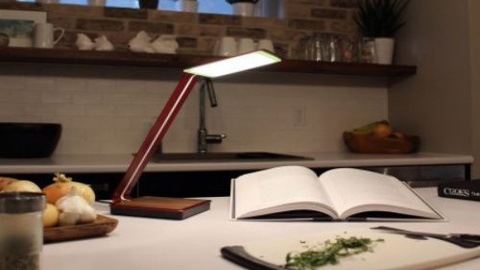Hem masa lambası hem de kablosuz şarj standı: aerelight A1 (Video)