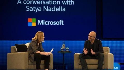Cortana yanlış cevap verince Microsoft CEO'su kalabalık önünde rezil oldu