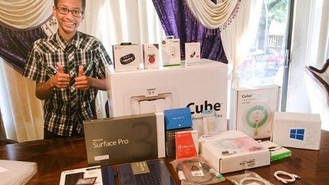 Microsoft, basit saat düzeneği bomba sanılan Ahmed Muhammed’i hediyeye boğdu