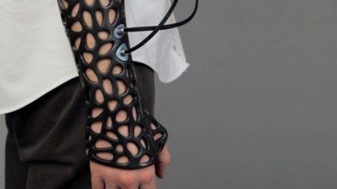 Türk öğrenci 3D yazıcı ile kemik kırıklarını iyileştiren alçı yaptı!