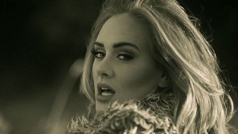 Adele'in Hello şarkısı YouTube'da Gangnam Style’ın rekorunu kırdı