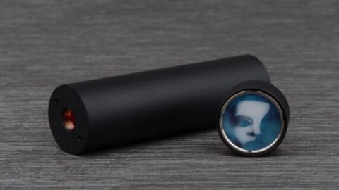 Patlayan e-sigara gencin yüzünü dağıttı!