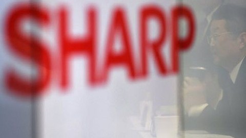 Foxconn beklendiği gibi Sharp'ı satın aldı