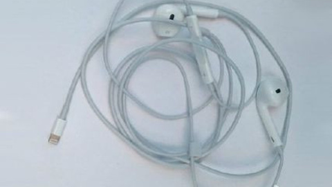 Lightning girişli Apple kulaklık görüntülendi!