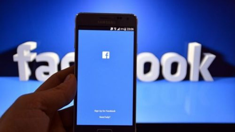Facebook bu sefer de başka bir uygulamaya zorluyor!