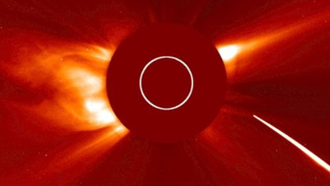 NASA, meteorun Güneş'e intihar dalışı yaptığı anı kayıt altına aldı