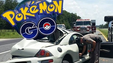 Pokemon Go oynayan şoför, yayaları ezdi!