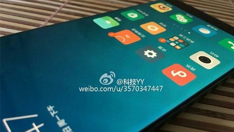 Kavisli ekrana sahip Xiaomi Mi Note 2 canlı görüntülendi