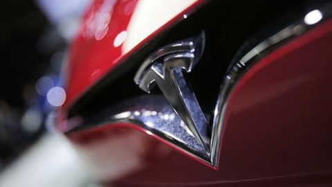 İşte yeni Tesla Model 3'ün yollardaki canlı görüntüleri!